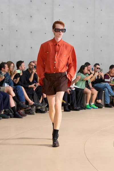 Look 1